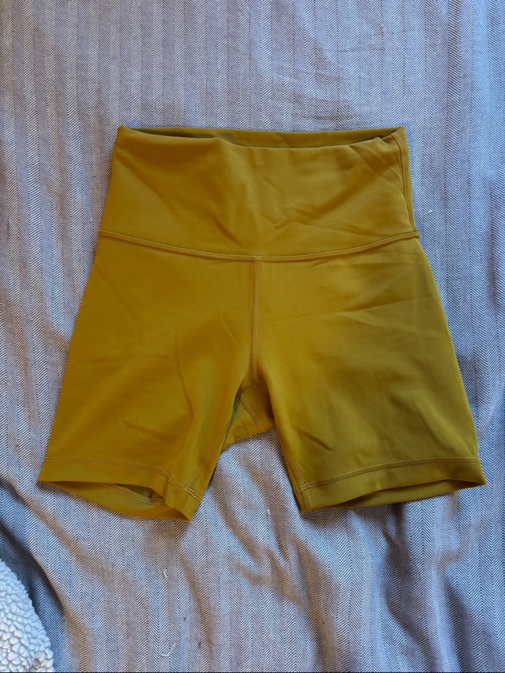 Lululemon Wunder Train High-Rise Short 6" in Gold Spice